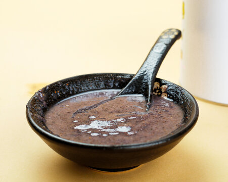 Black sesame paste