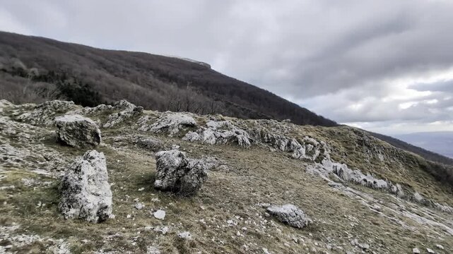 Vista dalla cima della montagna della valle