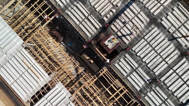 drone, immagini di cantiere, palazzo in costruzione in citt&agrave;. Campania. Italia.