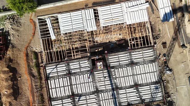 drone, immagini di cantiere, palazzo in costruzione in citt&agrave;. Campania. Italia.