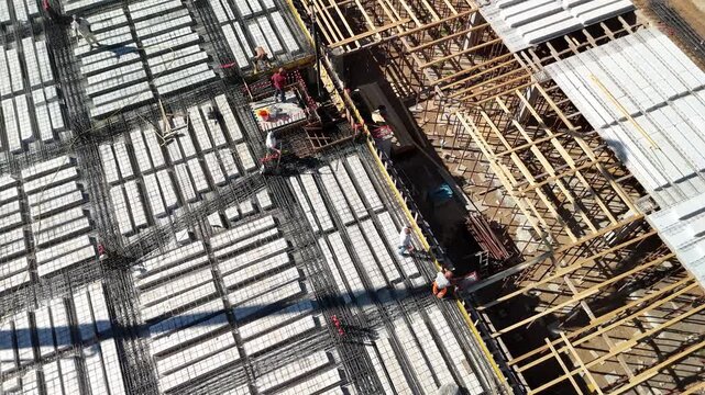 drone, immagini di cantiere, palazzo in costruzione in citt&agrave;. Campania. Italia.
