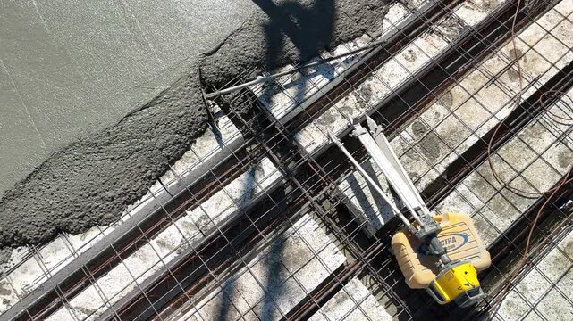 drone, immagini di cantiere, palazzo in costruzione in citt&agrave;. Campania. Italia.