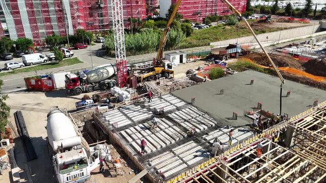 drone, immagini di cantiere, palazzo in costruzione in citt&agrave;. Campania. Italia.