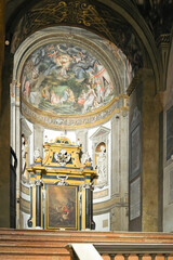 Obraz premium Parma, Italy - January 28, 2026 - Views of the interior of the city's cathedral