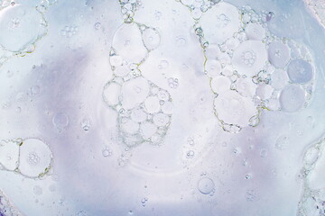 Gocce di olio in sospensione in soluzione con acqua e solvente