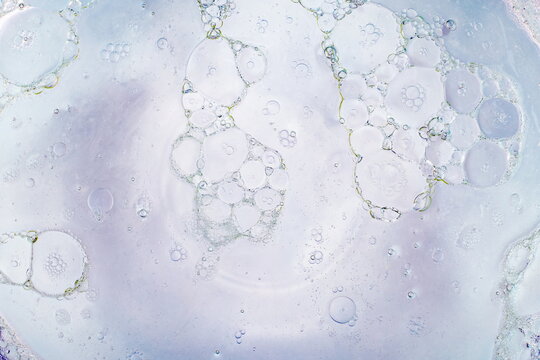 Gocce di olio in sospensione in soluzione con acqua e solvente