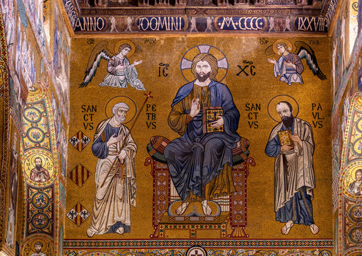 Cappella Palatina, Christ Pantocrator is enthroned between Saints Peter (Sanctus Petrus) and Paul (Sanctus Paulus) in a masterpiece of Byzantine mosaic art
