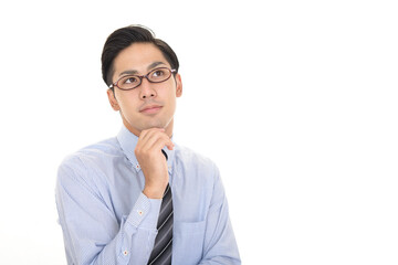 考え事をするビジネスマン