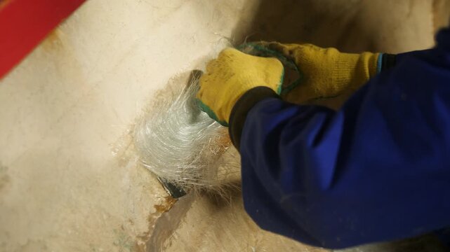 Layer fiberglass over wood stringer in glass fiber boat