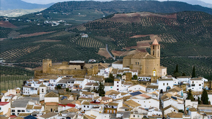 Pueblo y pantano de Izn&aacute;jar