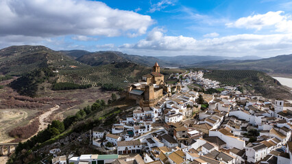 Pueblo y pantano de Izn&aacute;jar