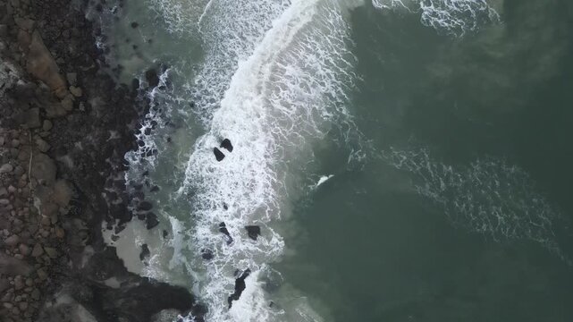 Voo sobre Farol da Conchas na Ilha do Mel no litoral do Paran&aacute; em Paranagu&aacute; ao amanhecer durante da Blue hour ao nascer do sol com neblina e clima dram&aacute;tico