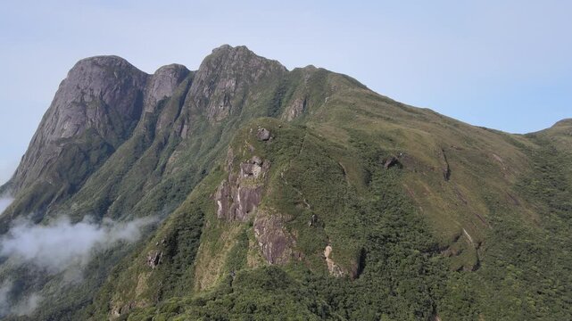 Trilha ou Trekking para o Pico Paran&aacute; escalaminhada de grampos na serra do ibitiraquire Antonina Mata Atl&acirc;ntica  Ibititati e Uni&atilde;o