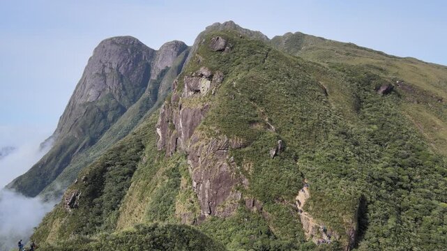 Trilha ou Trekking para o Pico Paran&aacute; escalaminhada de grampos na serra do ibitiraquire Antonina Mata Atl&acirc;ntica  Ibititati e Uni&atilde;o