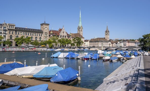 Boats at the jetty in the Limmat, towers of the Fraum&uuml;nster and St. Peter, Old Town, Zurich, Switzerland