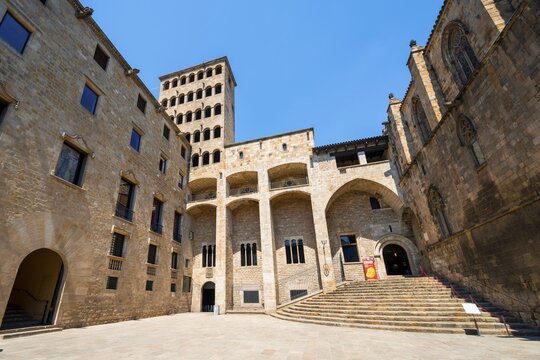 Pla&ccedil;a del Rei and Capella de Santa &Agrave;gueda, Barcelona, Catalonia, Spain