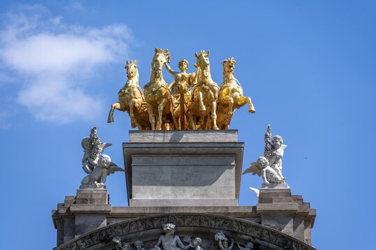 Quadriga de l'Auroa, La Cascada, architect Josep Fontsere, Parc de la Ciutadella, Barcelona, Catalonia, Spain