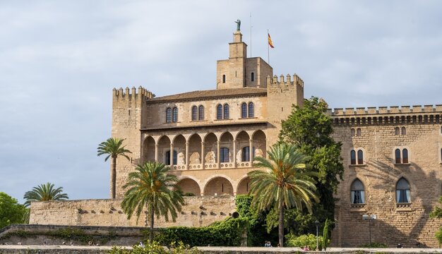 Royal Palace La Almudaina in the evening light, Palau Reial de lAlmudaina, Palma de Majorca, Majorca, Balearic Islands, Spain
