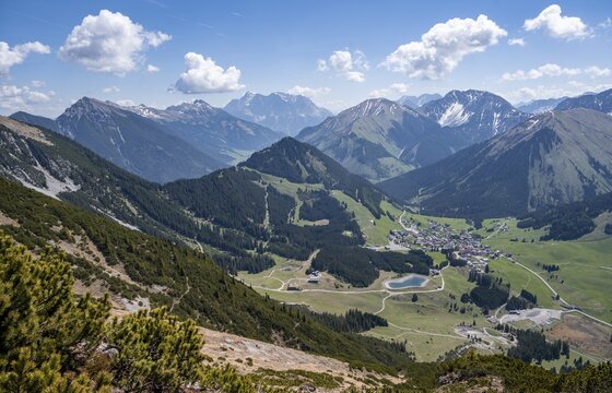 View from Thaneller of the eastern Lechtal Alps, Tyrol, Austria