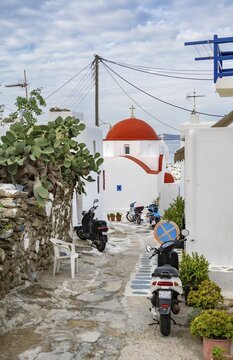 Small white Cycladic church Agios Spyridon, scooter parking in a small alley, Old Town Chora, Mykonos Town, Mykonos, Cyclades, Greece