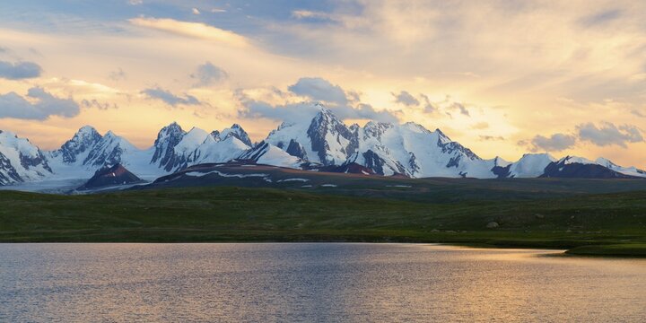 Sunset over Dream Lake and Kizil-Asker glacier, Kakshaal Too in the Tian Shan mountain range near the Chinese border, Naryn Region, Kyrgyzstan