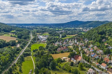Die idyllische Juralandschaft bei Pommelsbrunn im N&uuml;rnberger Land aus der Vogelperspektive