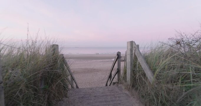 acc&egrave;s a la plage de Oye-plage  vue sur mer