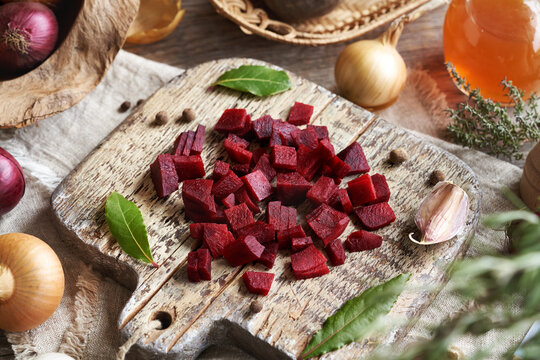 Sliced red beet with garlic, bay leaf, onion and allspice - preparation of fermented kvass
