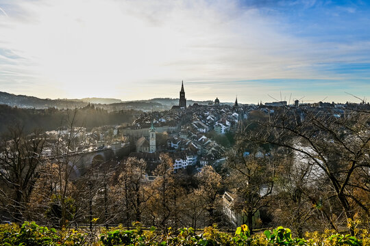 Bern, Stadt, Altstadt, Berner M&uuml;nster, M&uuml;nster, Kirche, Nydeggkirche, Altstadth&auml;user, historische Gassen, Rosengarten, Winter, Wintertag, Weihnachten,  Abendstimmung, Schweiz