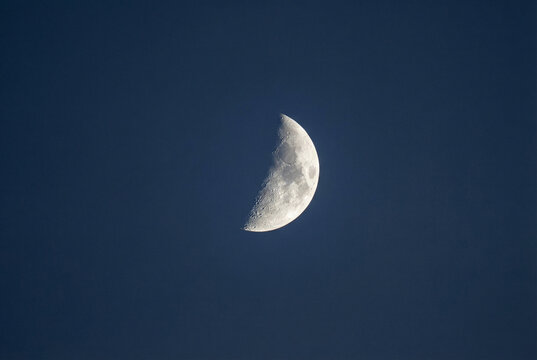 La luna fotograf&iacute;a desde Riobamba Ecuador con un teleobjetivo 