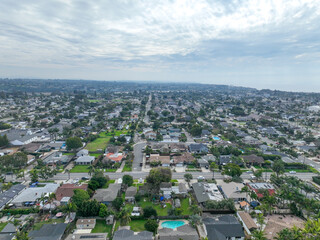 Obraz premium Aerial view of houses in the valley of Oceanside town in San Diego, California. USA.
