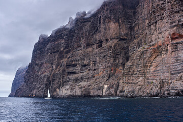 Boats at Los Gigantes cliffs