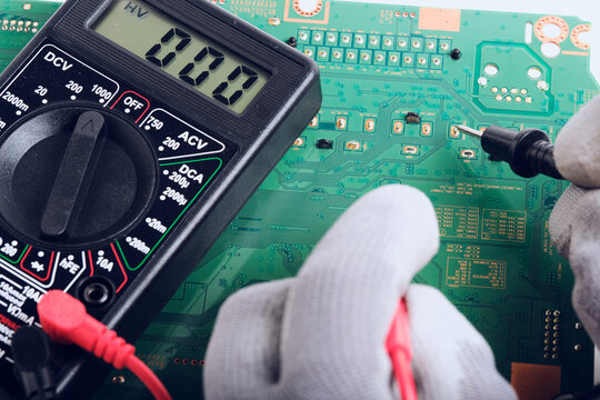 Electronic component failure analysis on green circuit board.