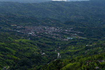 Naklejka premium Cocorná, Antioquia-Colombia. August 3, 2023. View of Cocorna tourist town