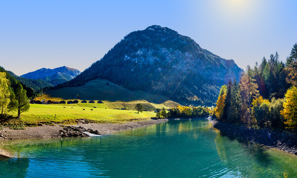 G&auml;nglesee Alpine Lake with Traditional Houses and Mountains