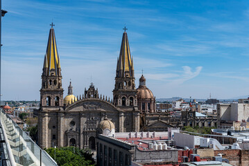 Obraz premium catedral, house of god, ciudad, guadalajara, aereo, cúpula, religiones, historia, turismo, museo, europa, urbana, cielo, torre, edificio, arquitectura, viajando, ortodoxa, ciudad, centro, hito, budape