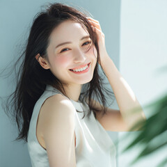 健康的な白い歯を見せている笑顔の女性