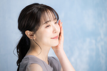 Fototapeta premium Close-up of bright beauty and skincare imagery on a light blue background