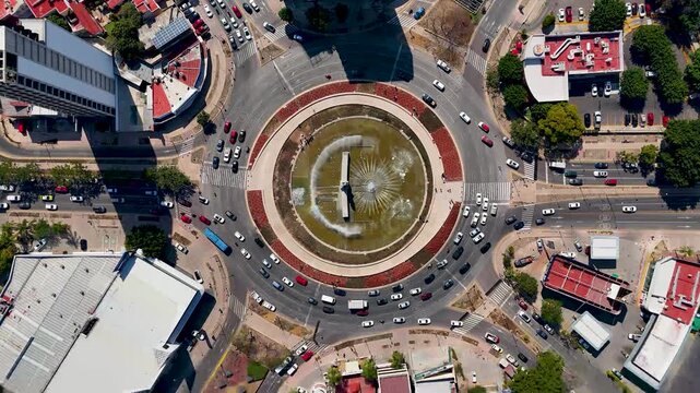 Remodelaci&oacute;n de glorieta la minerva en Guadalajara con trafico