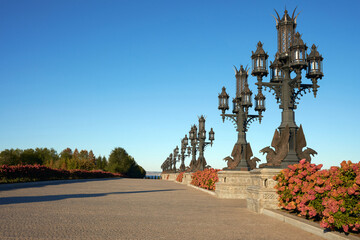 Fototapeta premium Gothic-style street lamps decorated with mystical griffin creatures. The park area of Garibaldi Castle.