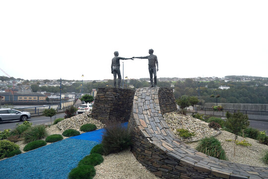 October 8th 2025. Derry, County Londonderry, Northern Ireland. Hands Across the Divide Sculpture in Derry Symbolizing Peace and Reconciliation at Craigavon Bridge