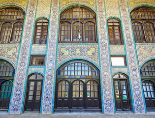 Obraz premium Kermanshah, Iran - home of the famous Taq-e Bostan rock reliefs, Kermanshah is also famous for Takyeh Moaven-ol-Molk. Here in particular a detail of the mosque 