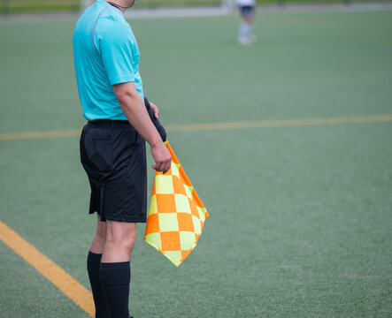 Linienrichter, Schiedsrichterassistenten beim Fu&szlig;ballspiel im Einsatz