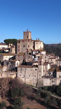 Il borgo di Montoro in provincia di Terni, Umbria, Italia.
Castello Patrizi di Montoro arroccato sulla collina tra Orte e Terni.