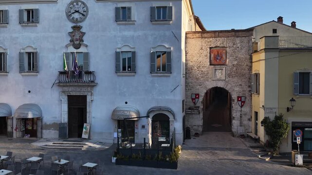 Il borgo Umbro di San Gemini e il suo centro storico medievale. Provincia di Terni, Umbria, Italia.
Vista aerea della citt&agrave; San Gemini, meta turistica di Stranieri e italiani.