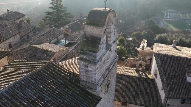Il borgo Umbro di San Gemini e il suo centro storico medievale. Provincia di Terni, Umbria, Italia.
Vista aerea della citt&agrave; San Gemini, meta turistica di Stranieri e italiani.