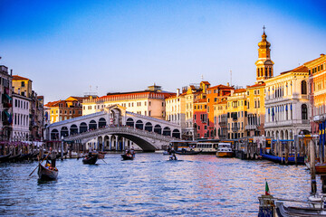 Naklejka premium View of the famous Rialto Bridge in Venice (Italy)