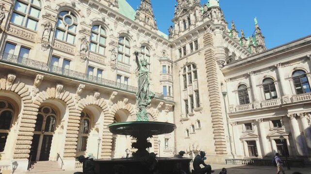 Time-lapse footage of the sculptures in the fountain of the Hamburg Palace courtyard