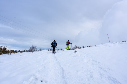 Belle randonn&eacute;e en raquette avec vues panoramiques sur les sommets du Mercantour