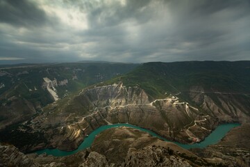 Obraz premium Mountain landscape valley panorama and elevator